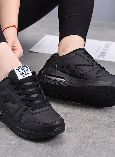 Air permeable leather skid - proof and shockproof air shoes